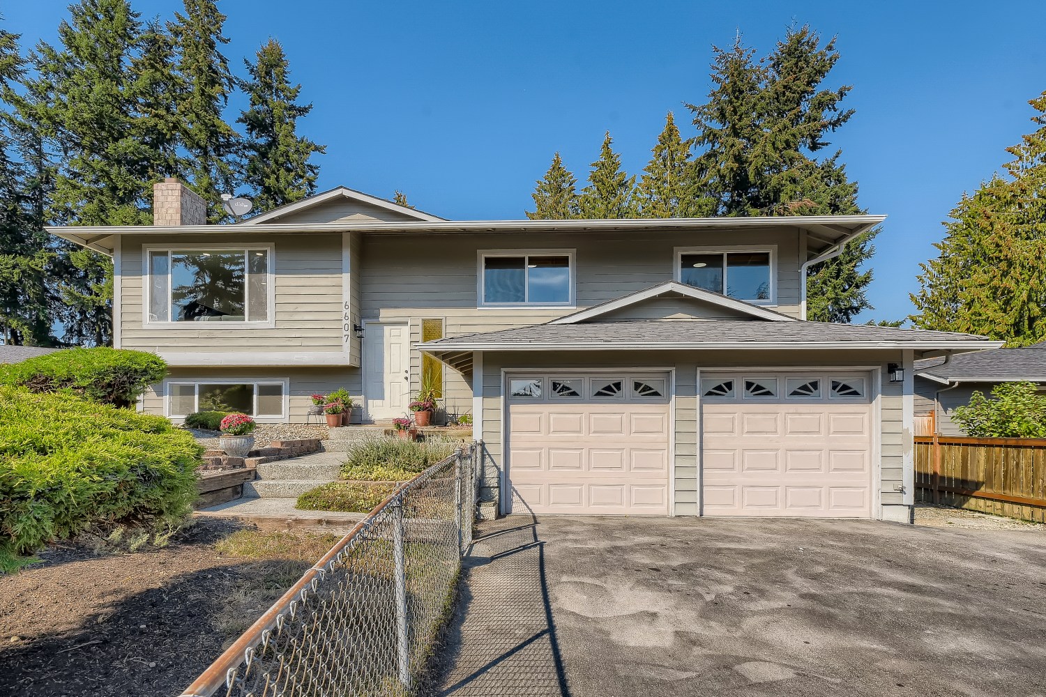 A split-level home for sale in Lynnwood